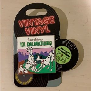 NEW DISNEYLAND VINTAGE VINYL LE 3000 PIN